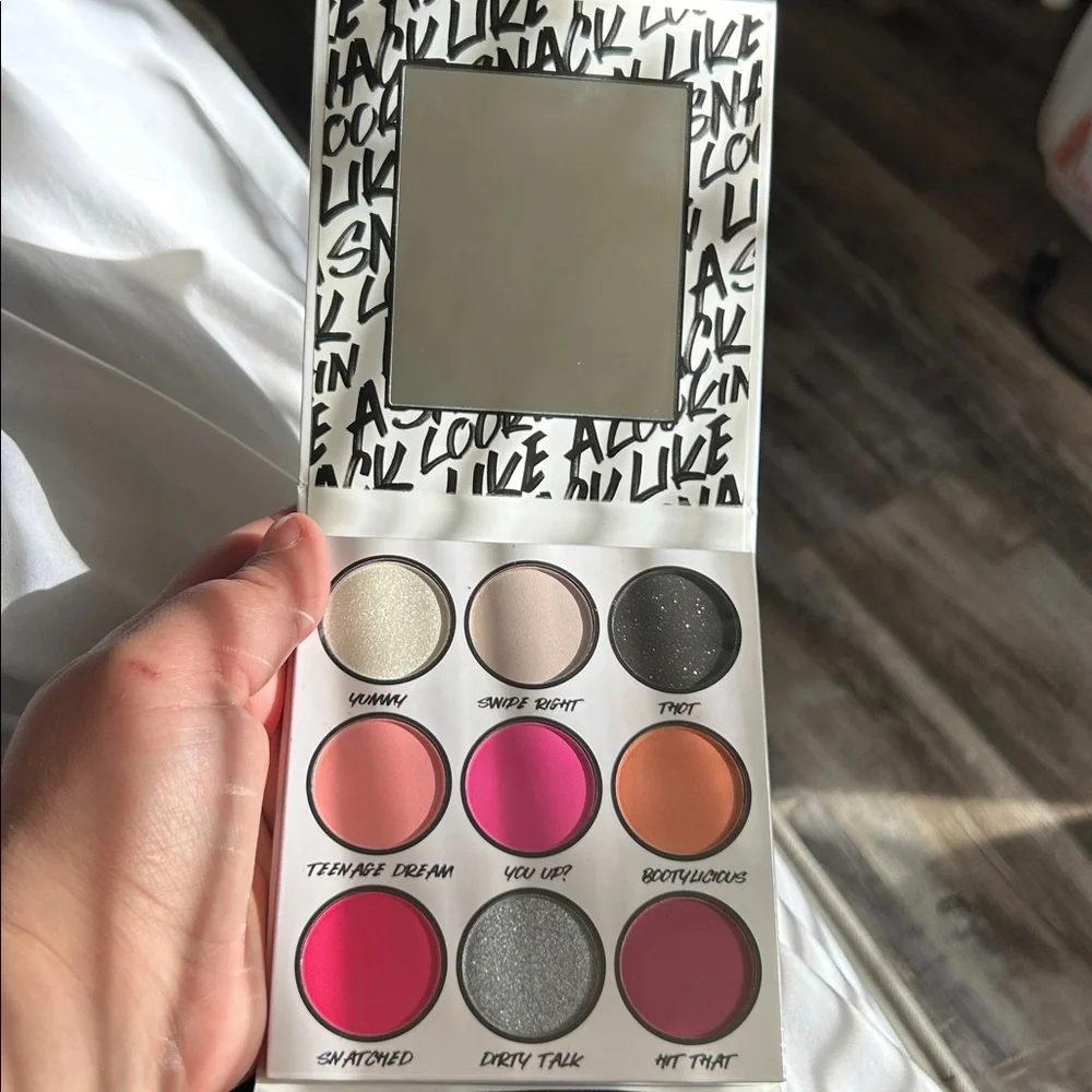 BH Cosmetics‎ lookin like a snack pallet